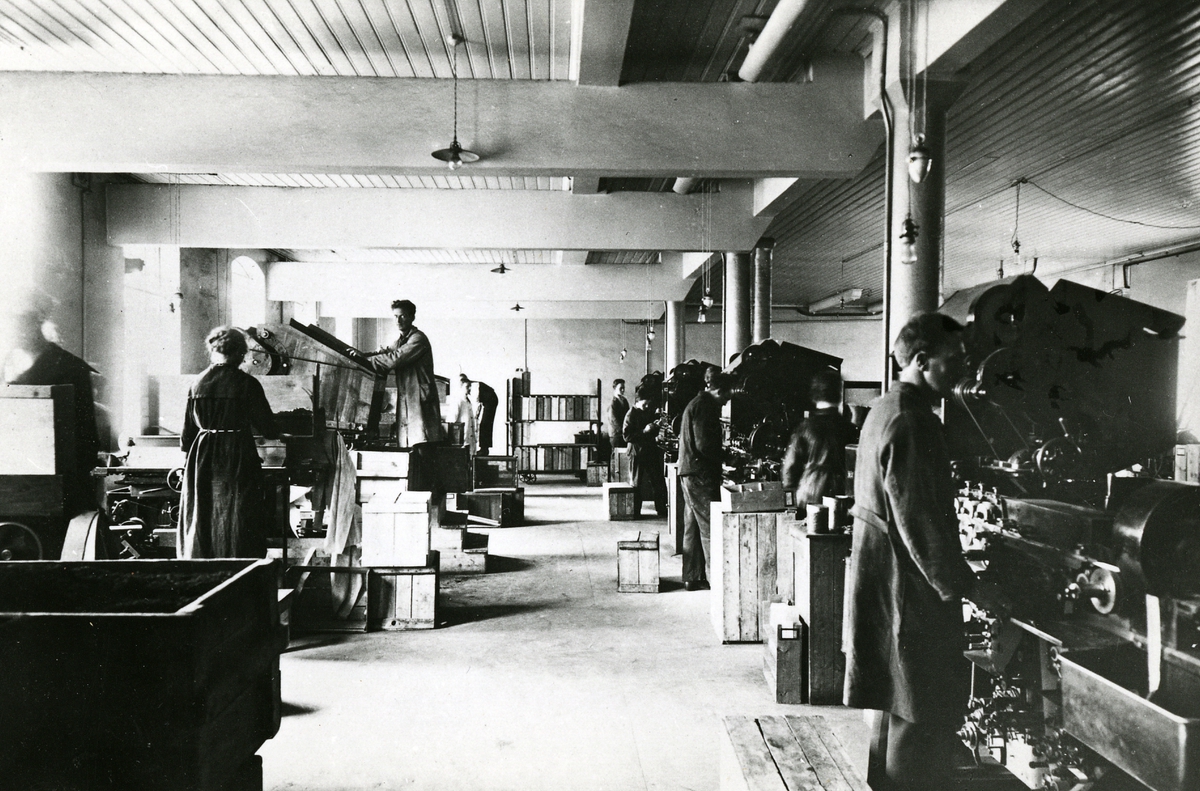 Produksjon på Tiedemanns fabrikk på Stensberggata i 1930-årene.