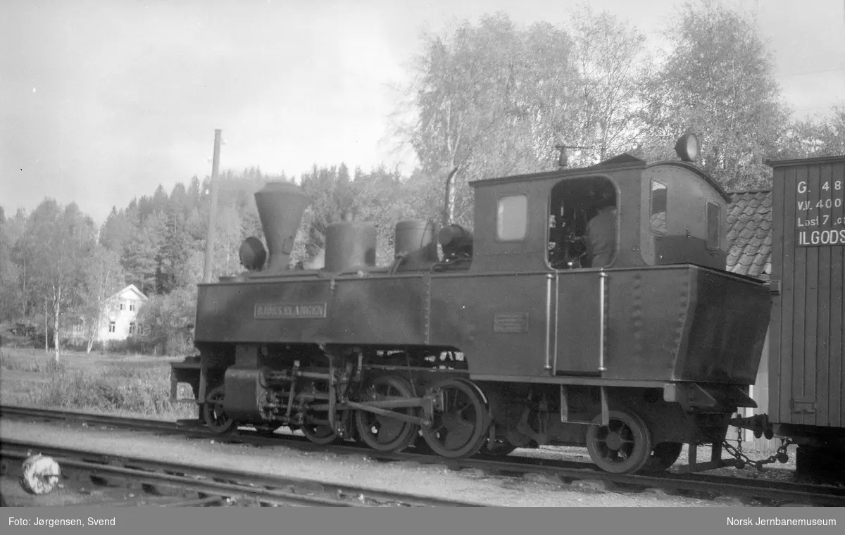 Damplokomotiv nr. 5 "Bjørkelangen" i tog mot Sørumsand på Skulerud stasjon