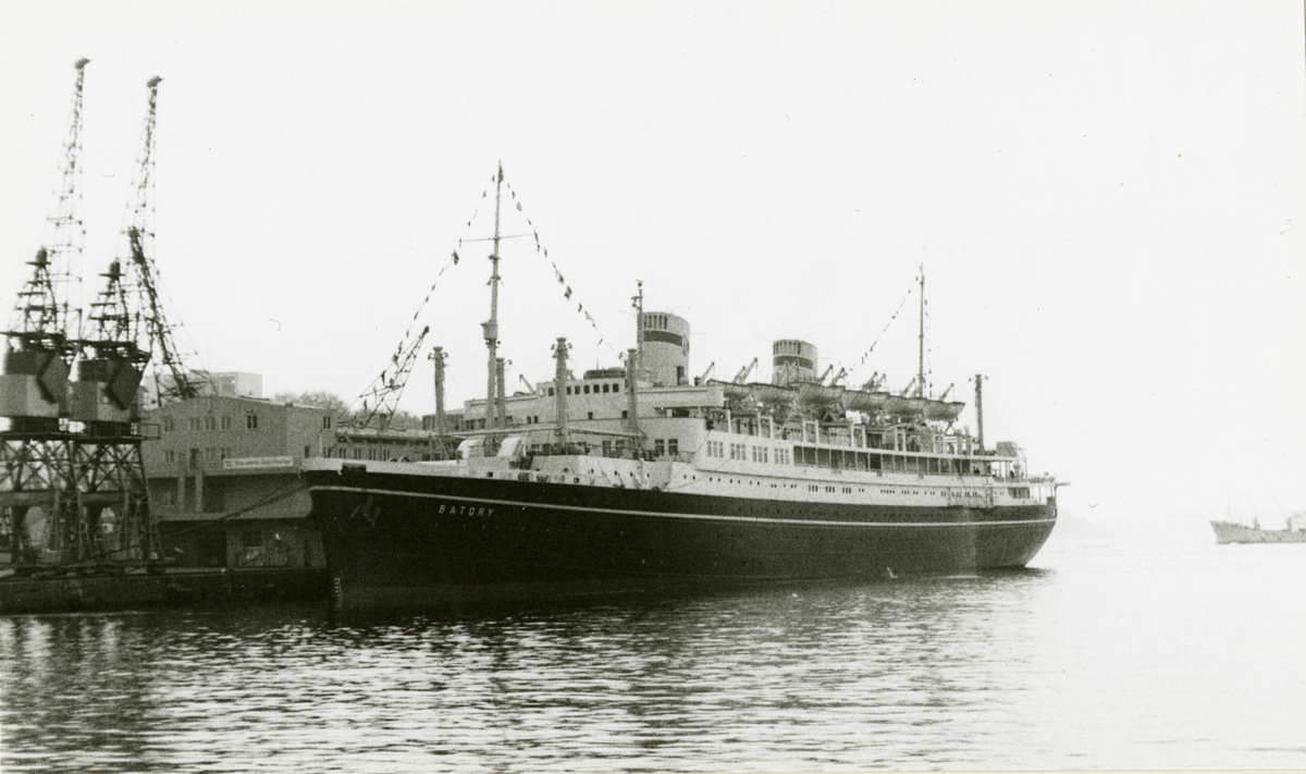 M/S 'Batory' (b.1936, Cantieri Riuniti dell’ Adriatico, Monfalcone), - i Bergen.