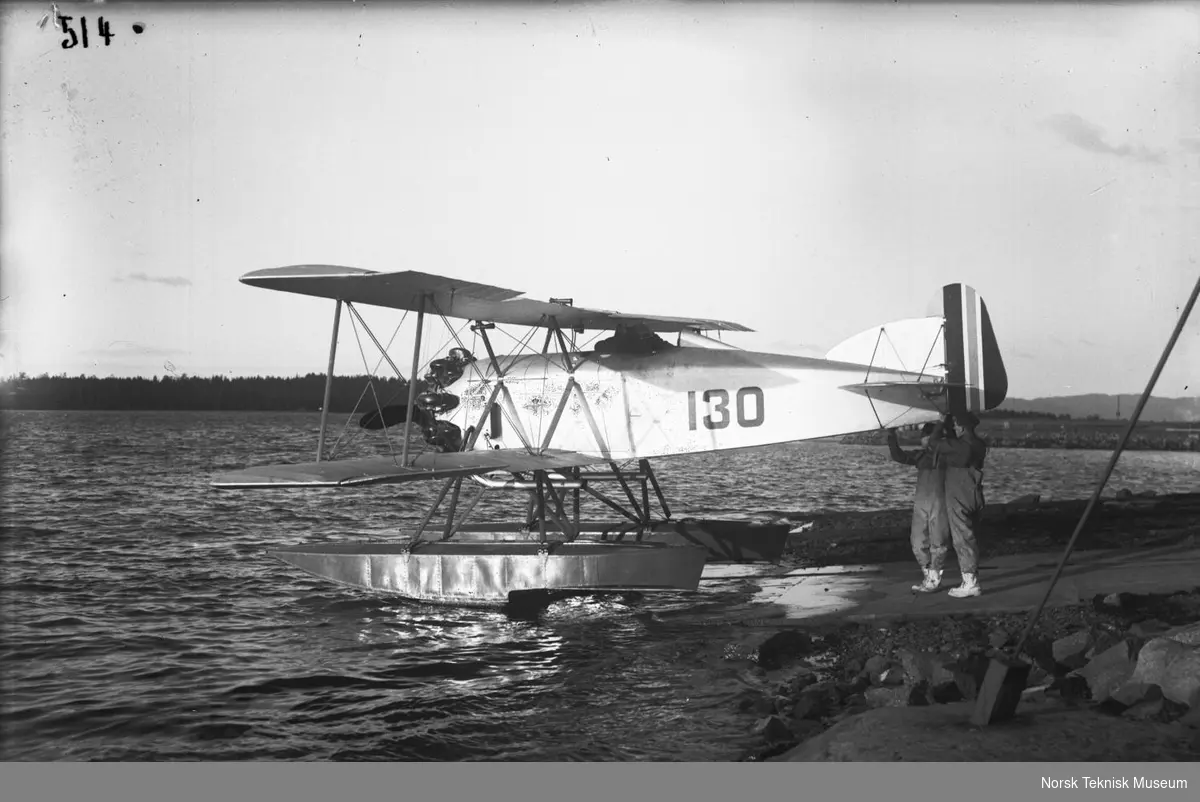 M.F.9 F 130, bygget ved Marinens Flyvebåtfabrikk, med Jupiter motor på ...