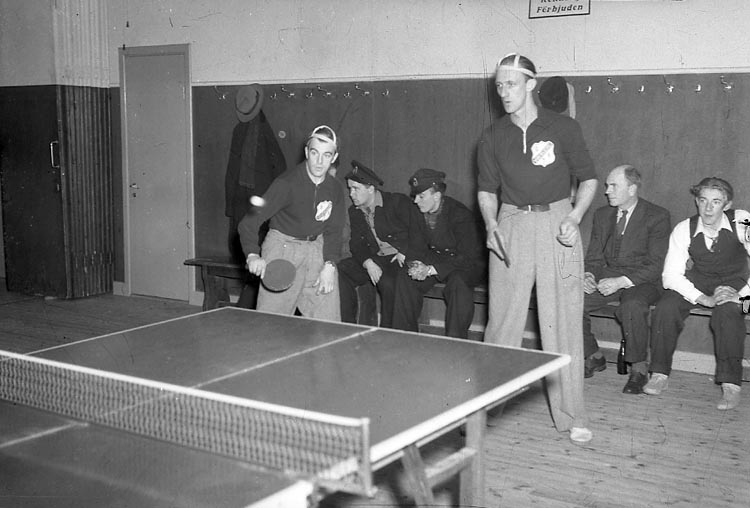 Enligt notering: "Ping Pong 6/1 1948".