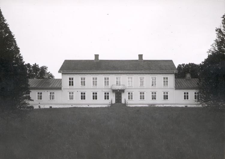 Noterat på kortet: " SALTKÄLLAN". "S. HERRGÅRD".
"FOTO (E3) DAN SAMUELSON 1924. KÖPT AV DENS. DEC. 1958".