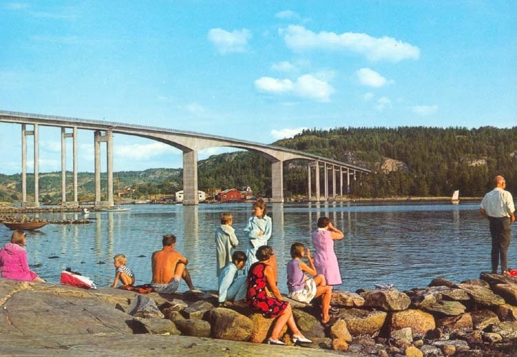 Tryckt text på kortet: "Idyll vid Nötesundsbron."
