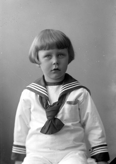 Enligt fotografens journal nr 4 1918-1922: "Adlerstråle, (Karl-Erik) Ön".