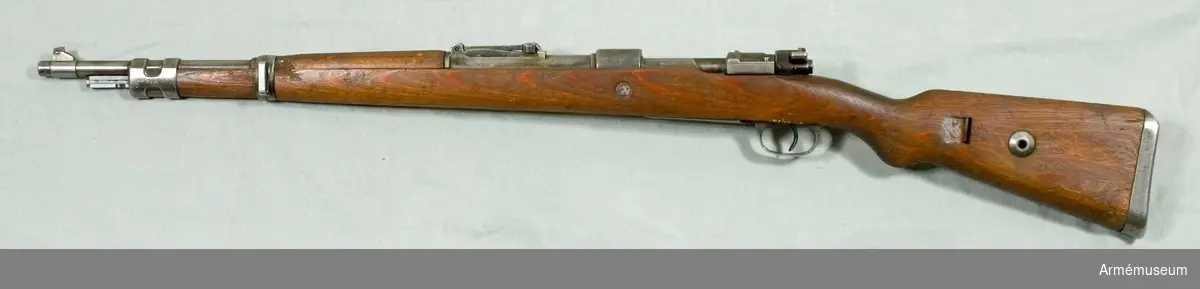 Grupp E II.
Kort gevär m/1898, Tyskland. Kolven av lamellträ.