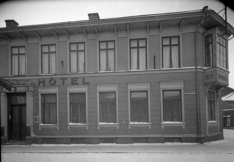Uppgift enligt fotografen: "Uddevalla. Grand Hotell exteriör."