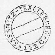 Datumstämpel, normalstämpeltyp 58. Dubbel cirkulär heldragen
ram, i vilken texten står med ortsnamnen överst, groteskstil, på
undre halvan text "142 C" i antikvastil. Mittfältet delat av ett
tvärband, med datum och årtal. Stamp av stål, träskaft med
mässingring. Stämpeln användes på sjöpostexpeditionen 142 C som
trafikerade sträckan Sassnitz - Trelleborg Stämpeln togs ibruk 1917
och kan ha använts ända fram till 1940.