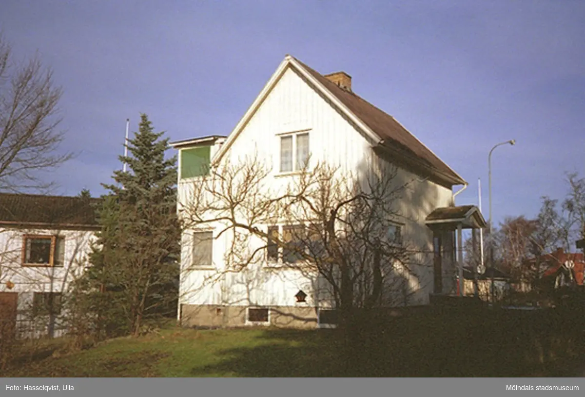 Villa på Vitmossegatan 6, Enbäret 7, år 1997. Hör samman med: 2002_0041 - 0046.