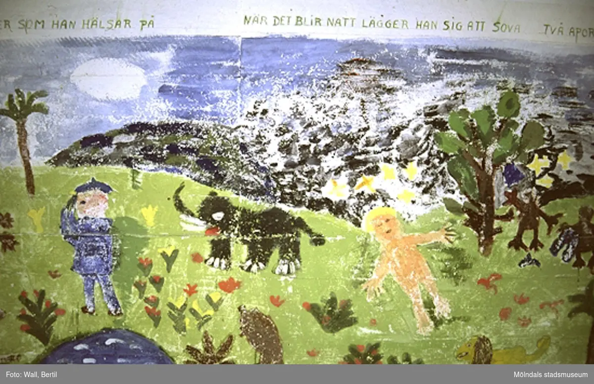 Teckningar målade av barn, 4-6 år, på Toltorps lekskolor. Teckningarna utfördes 1953 för att utsmycka Lackarebäckshemmet. Motiven är hämtade ur ett antal välkända sagor.