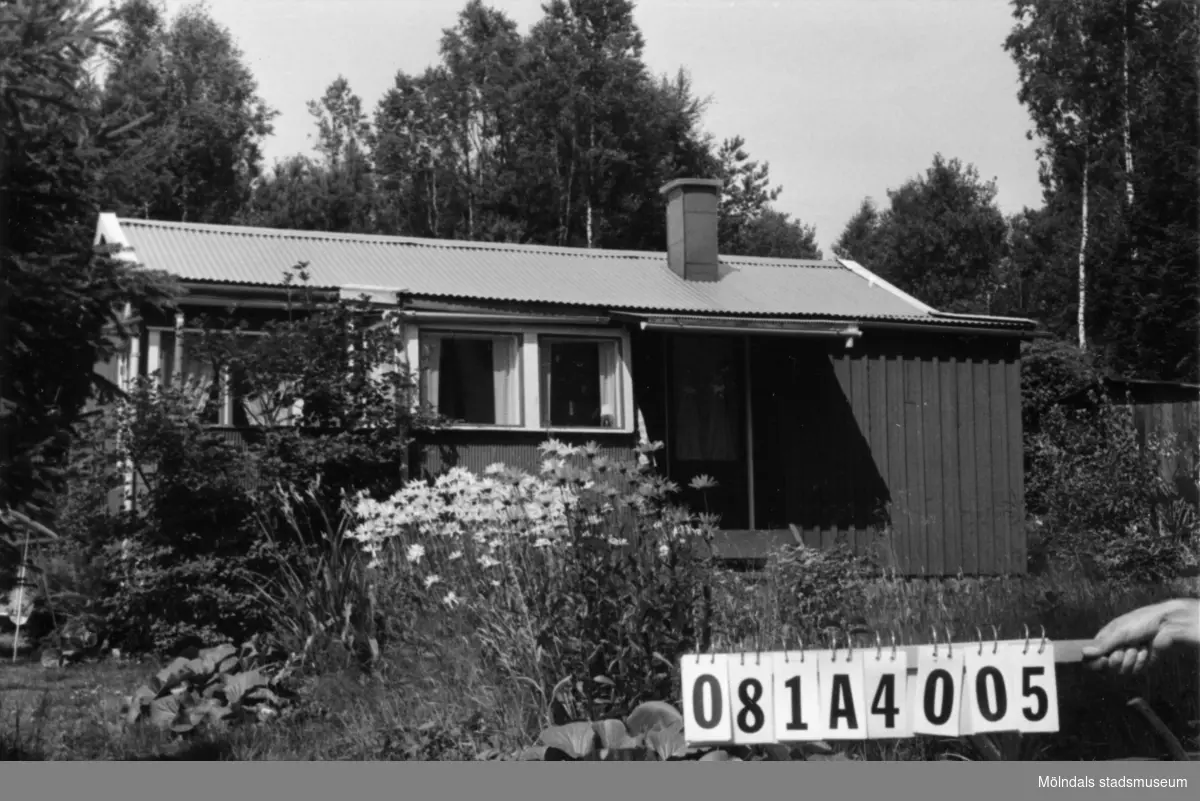 Byggnadsinventering i Lindome 1968. Skår 1:7.
Hus nr: 081A4005.
Benämning: fritidshus och två redskapsbodar.
Kvalitet, fritidshus: mycket god
Kvalitet, redskapsbodar: god.
Material: trä.
Tillfartsväg: framkomlig.