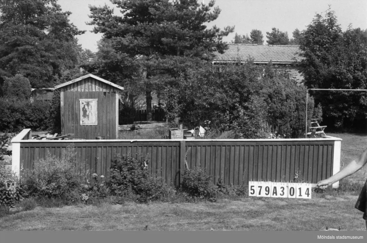 Byggnadsinventering i Lindome 1968. Lindome 6:25.
Hus nr: 579A3014.
Benämning: redskapsbod.
Kvalitet: mindre god.
Material: trä.
Övrigt: nedrivet.