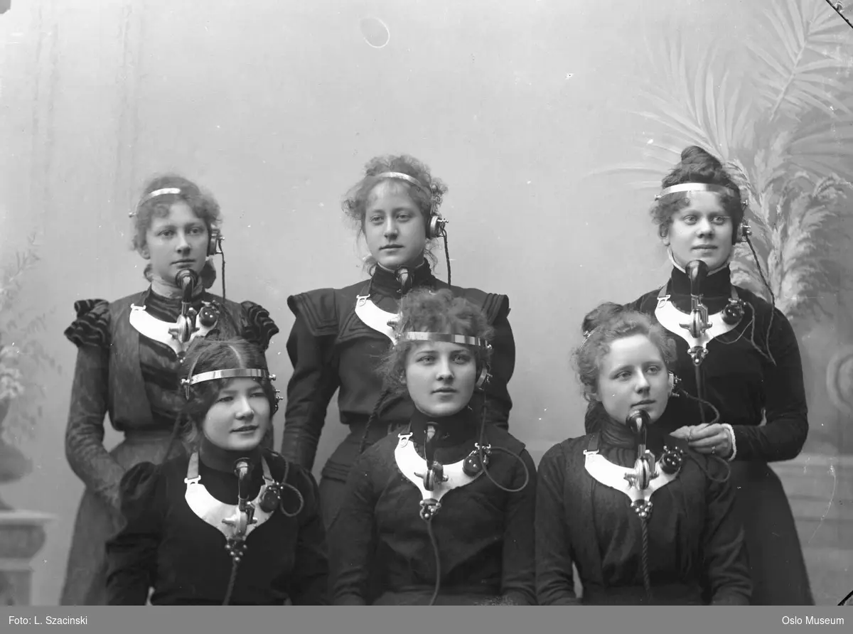 gruppe, kvinner, telefonistinner, telefondamer ved Kristiania telefonsentral