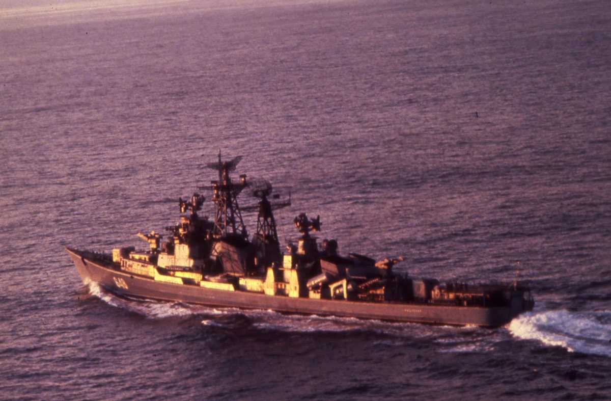 Russisk fartøy av Modifisert Kashin - klassen med nr. 648.