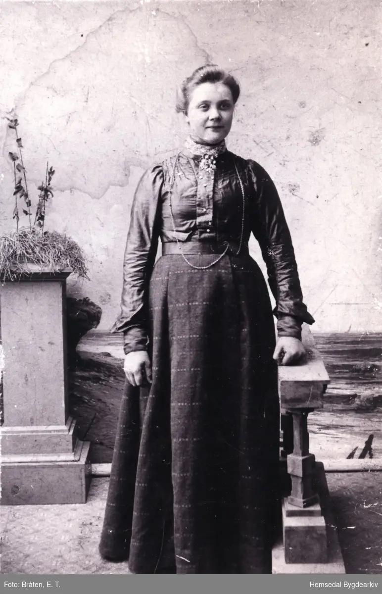 Sigrid Torset, fødd Jordheim i 1881
Biletet er teke ca.1900