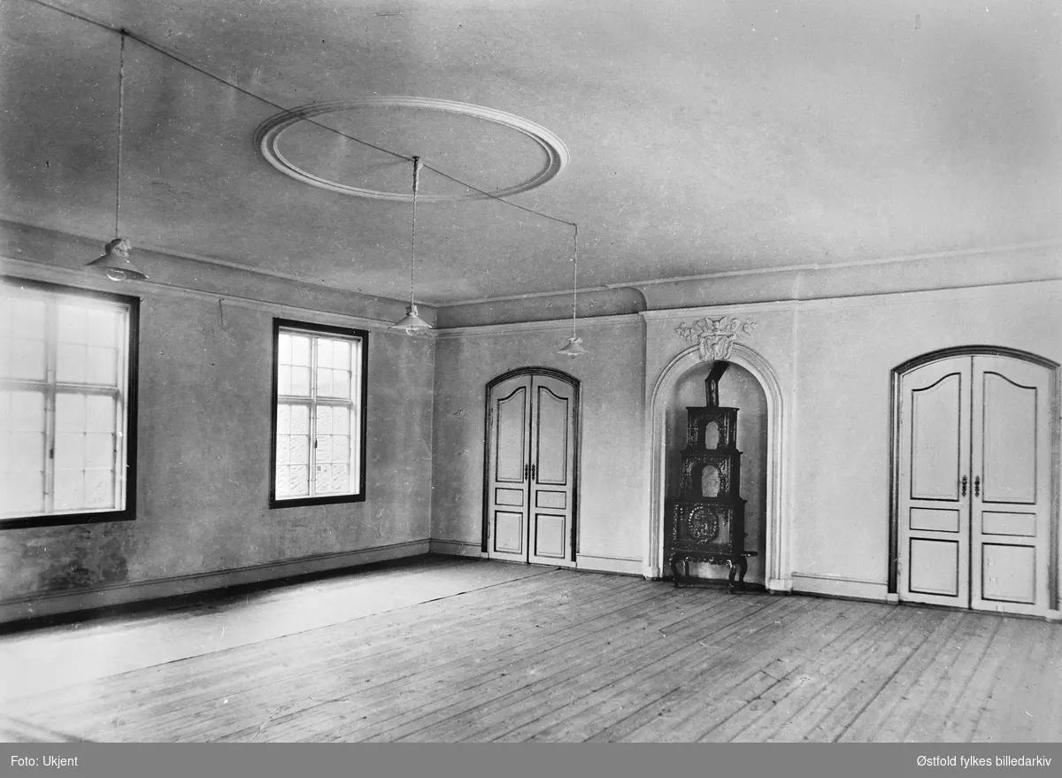 Interiør fra sal i Konventionsgaarden i Moss, ukjent år, ca. 1900-10?