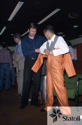 Besøk av kinesere på Statfjord A.  Alf-Wilhelm Nygren i mørk