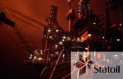 Gangveien fra Polycrown til Statfjord A - bilde tatt nattest