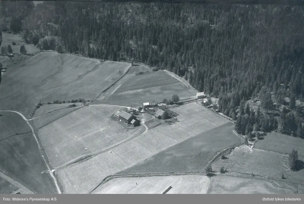 Flyfoto fra gården Vien nordre  (gnr. 10-1) i Tomter, Hobøl.