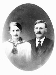 ektepar, gruppei2, fotoatelier, matroskjole,