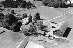 Flyfoto av Eidsberg prestegård i Eidsberg 1951.
