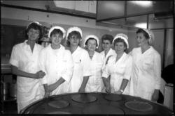 Kjøkkenpersonale ved Sarpsborg sykehus, ant. 1980-tallet.