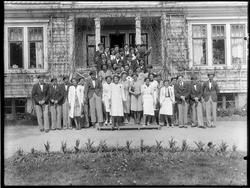 Sarpsborgrussen 1937 ved Sarpsborg Høiere Almenskole. De stå