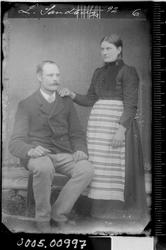 Portrett av en kvinne og en mann.