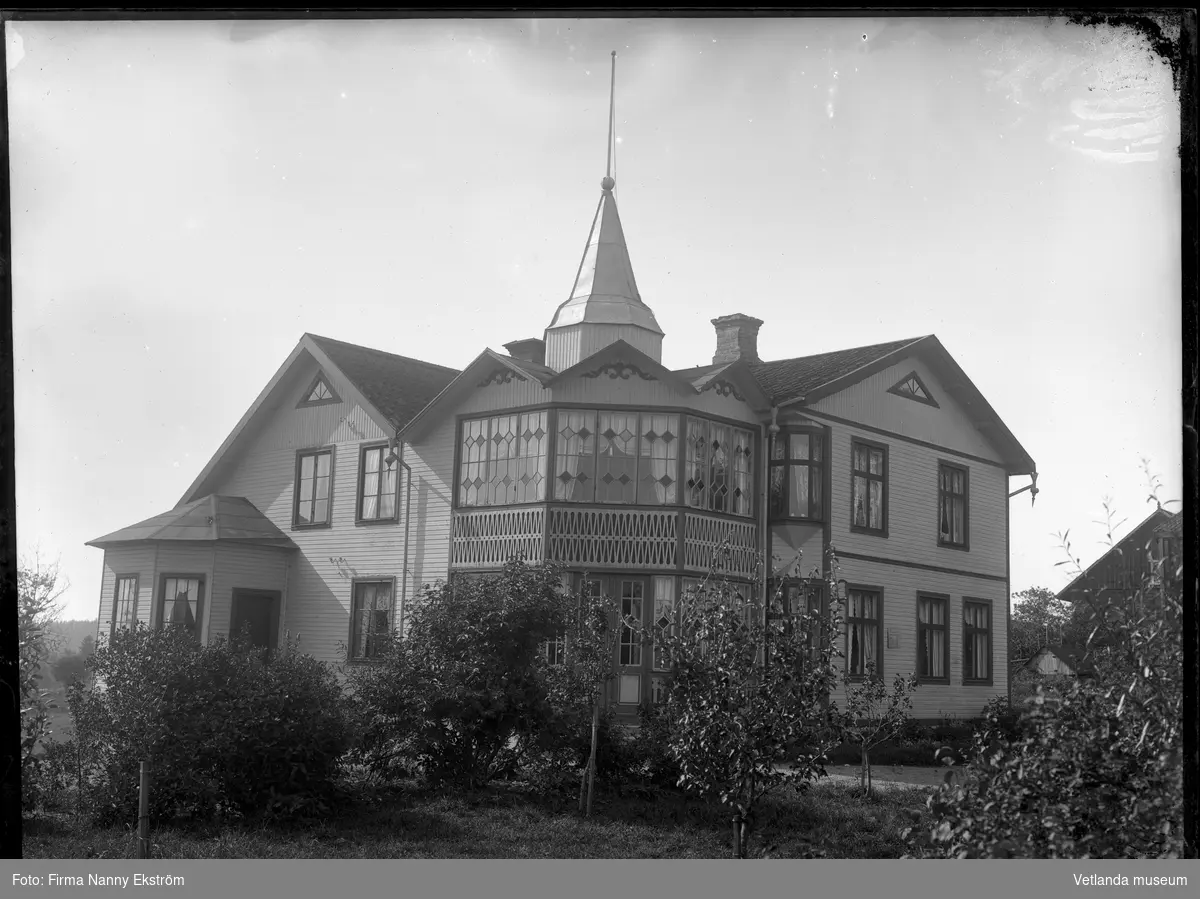 Landsbro Backegård 8:3, även kallad Broby Backegård. Huset uppfördes 1902 och revs 1963 för att ge plats åt bostadslägenheter.
