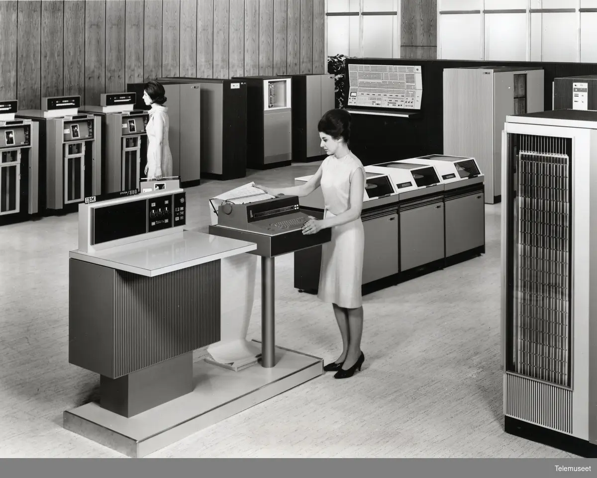 Средства эвм. IBM-370 ПК 3е поколение. Принтер IBM 1980. Принтер IBM 3 1990. Honeywell 6000 ЭВМ.