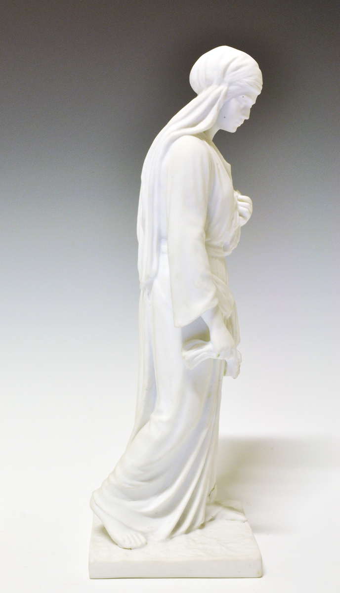 Porselensfigur (bisquit) forestillende kvinne i antikken.
Modellnr.:
Fabrikkmerke: Anker og PP trykket inn i godset (uten farge) under figurens fot.