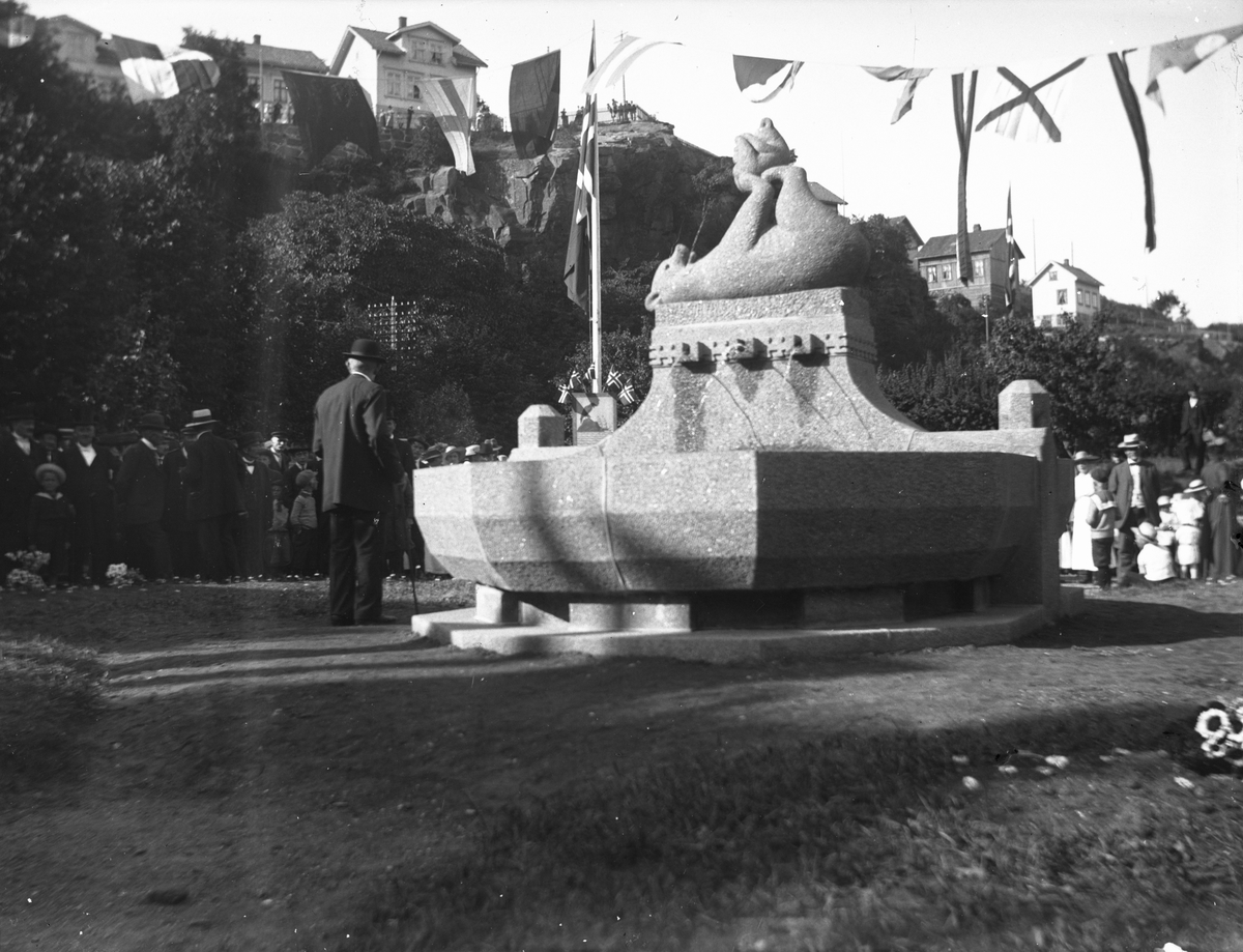 Festivitas i Biørnsborgparken - avduking av bjørnefontenen 1917. Kragerø