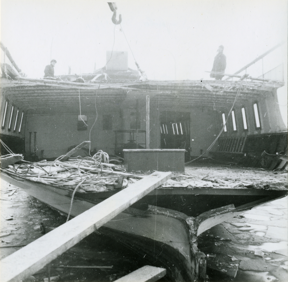 Fartyget liggande vid Hammarbyvarvet under nedskrotning 14/1 1961