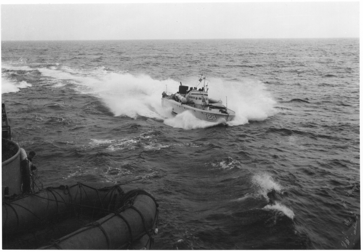 Motortorpedbåten T 28 under Kustflottans taktiska övningar 1-2 juni 1949.