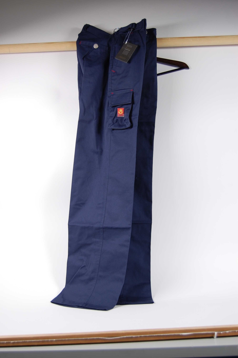 Blå uniformsbukse med postlogo
