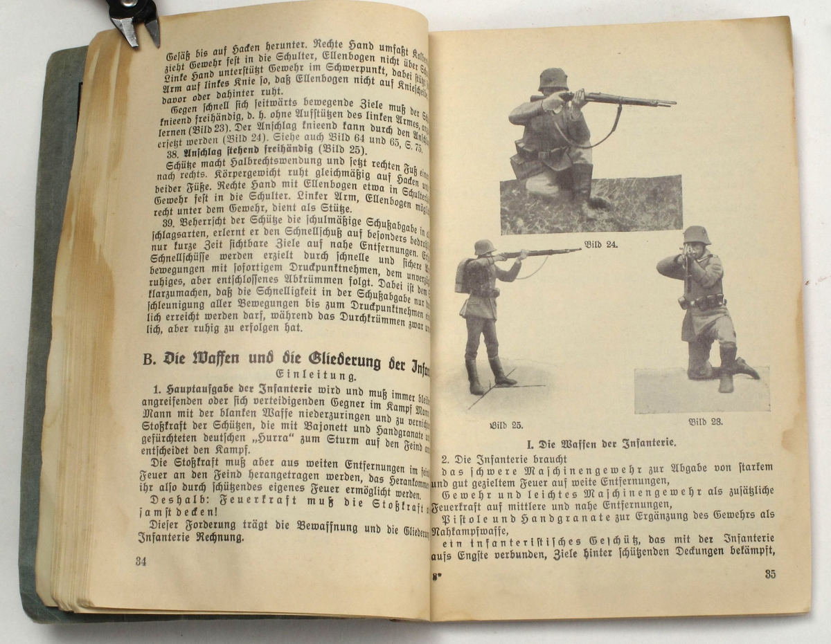 Bok, heftet, grått omslag..Håndbok for Wehrmachts soldater. Rikt illustrert. 