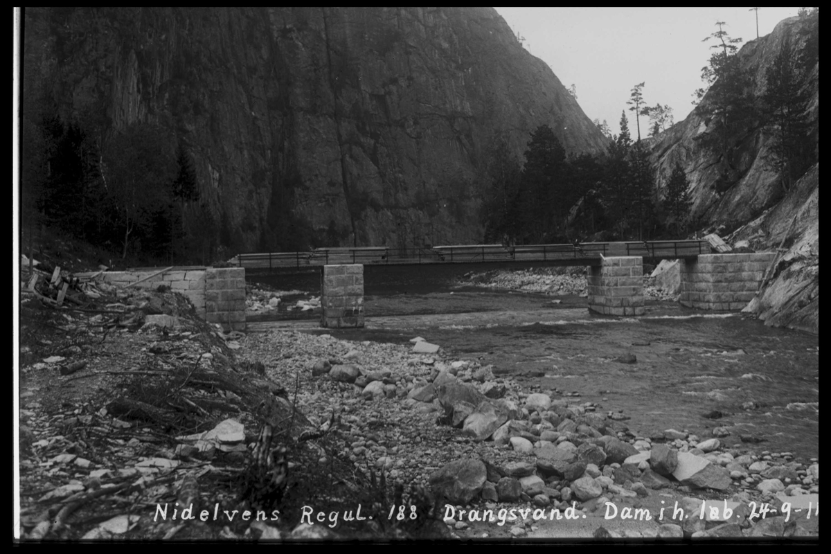 Arendal Fossekompani i begynnelsen av 1900-tallet
CD merket 0474, Bilde: 30
Sted: Drangsvann dam
Beskrivelse: Damanlegg