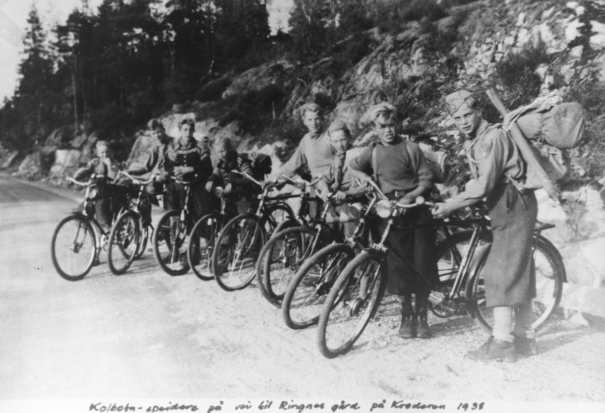 Kolbotn-speidere på vei til Rignes gård på Krøderen med sykler.
