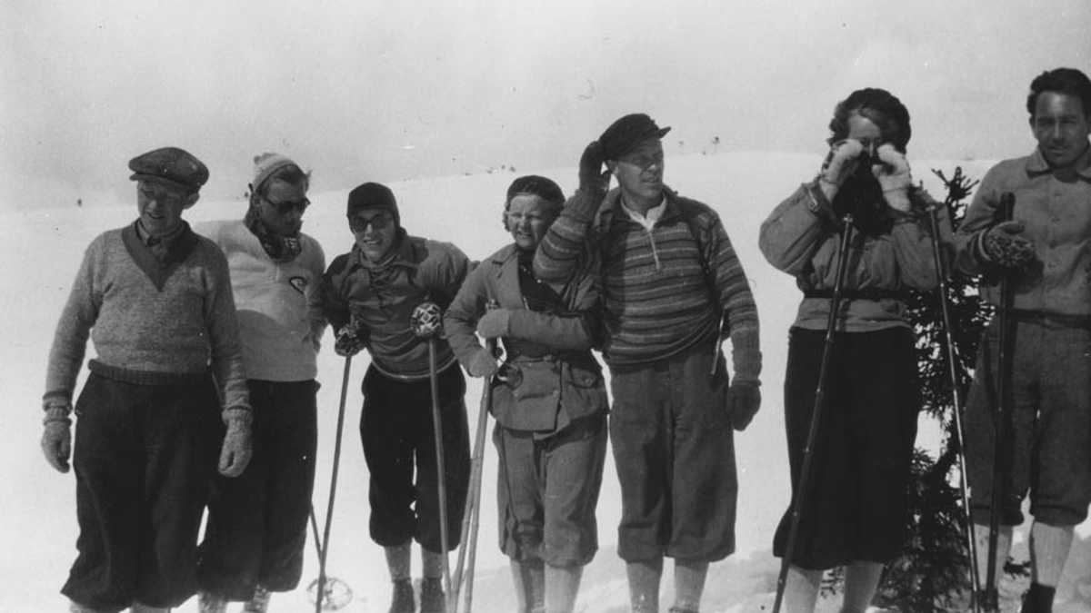 Gruppe mennesker på skitur (påsketur).