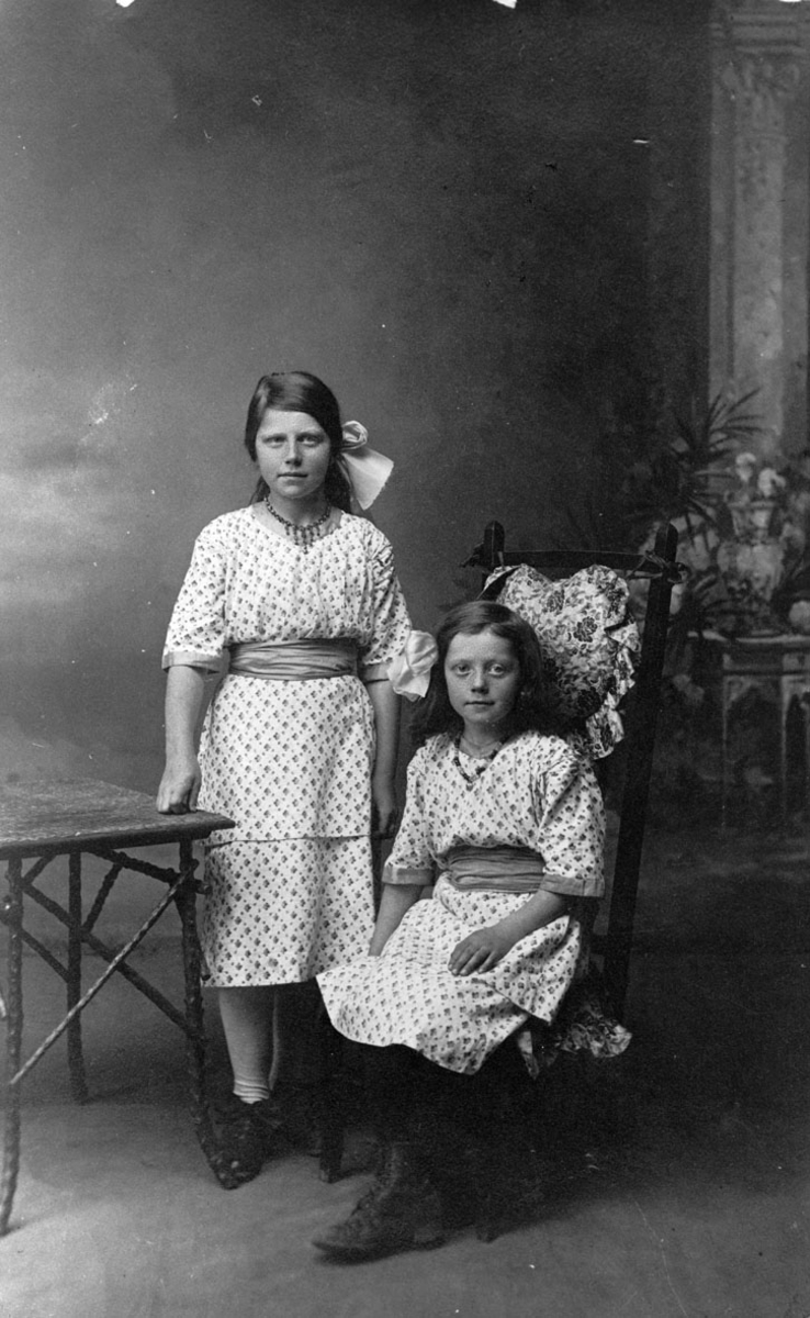 Marie Ljøgodt f. 1902 og Solveig Ljøgodt f. 1907.