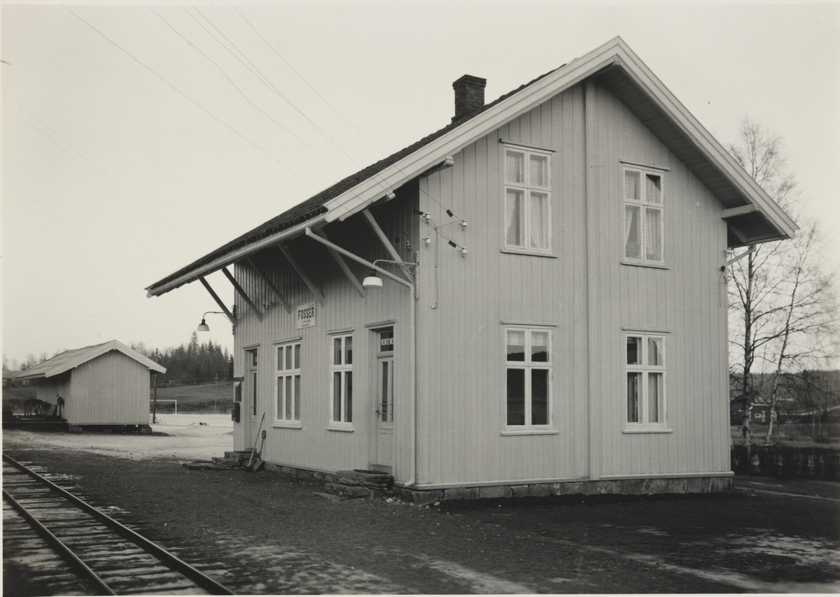 Fosser stasjon, stasjonsbygning