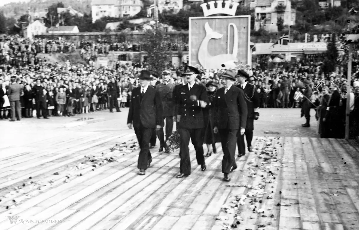 Kongebesøk., Kongebesøk i Molde 26.08.1945..(se Oddbjørn Harnes: Med Kongefamilien gjennom Romsdal, 1906-1982 side 88-97)
