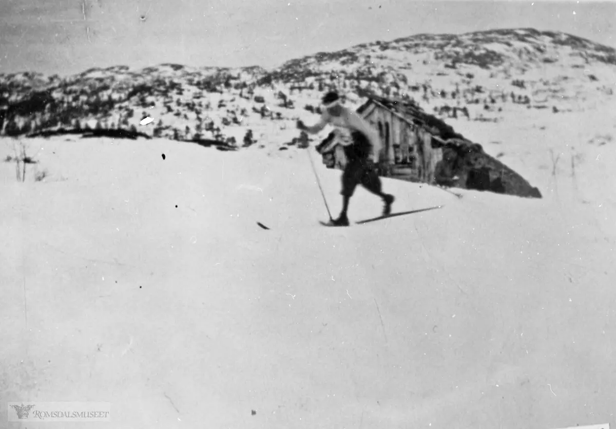 John Hammervoll under et skirenn i Langvassdalen i 1930/31....