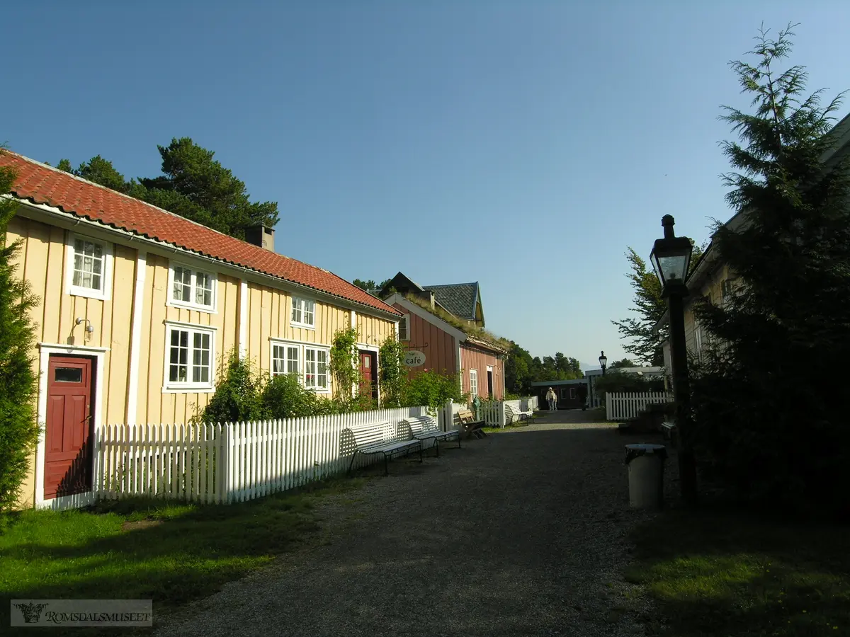 Julsundveien 35 på Romsdalsmuseet. .Bygata på Romsdalemuseet.