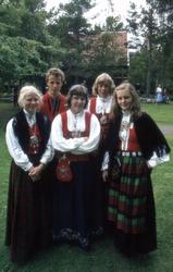 Olsok på Romsdalsmuseet i 1981. .Med Eresfjord Bondekvinnela