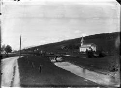 Eidsvågen sett fra Stubø med kirken.