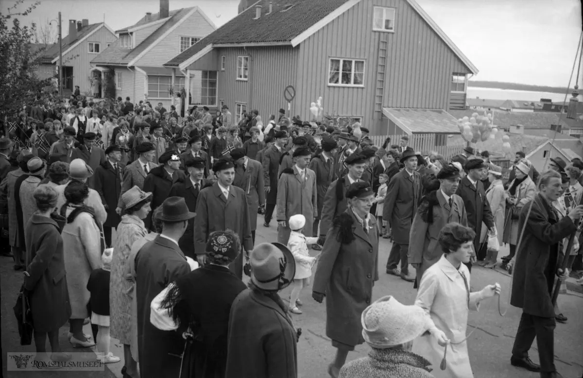 "Før og under 17.mai 1964".