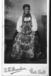 Portrett,bunad og sølje.
Margtehe Riberg