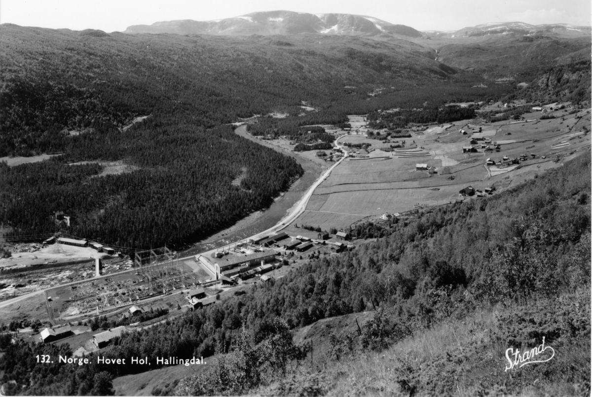 Oslo Lysverker. Anlegget i Hovet. Hol I kraftstasjon med koplingsanlegget. Bygda Hovet. Prospektkort. 1954 eller 1955.