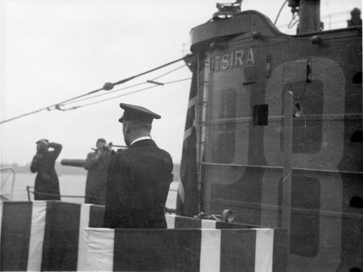 Fra overtakelsesseremonien 18. august 1944. HKH Kronprins Olav taler.