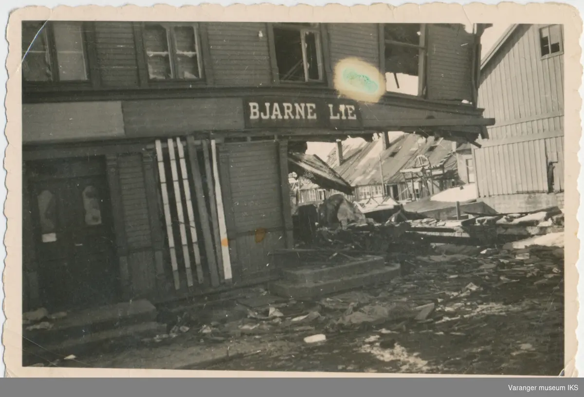 Bjarne Lies forretning totalskadd etter bombeangrep, 1942
